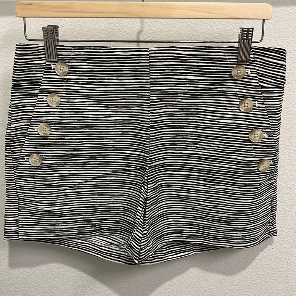 Ann Taylor Loft, the riviera short, highwaisted, size 0, black and white stripes